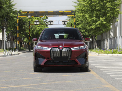 BMW iX Фото №2